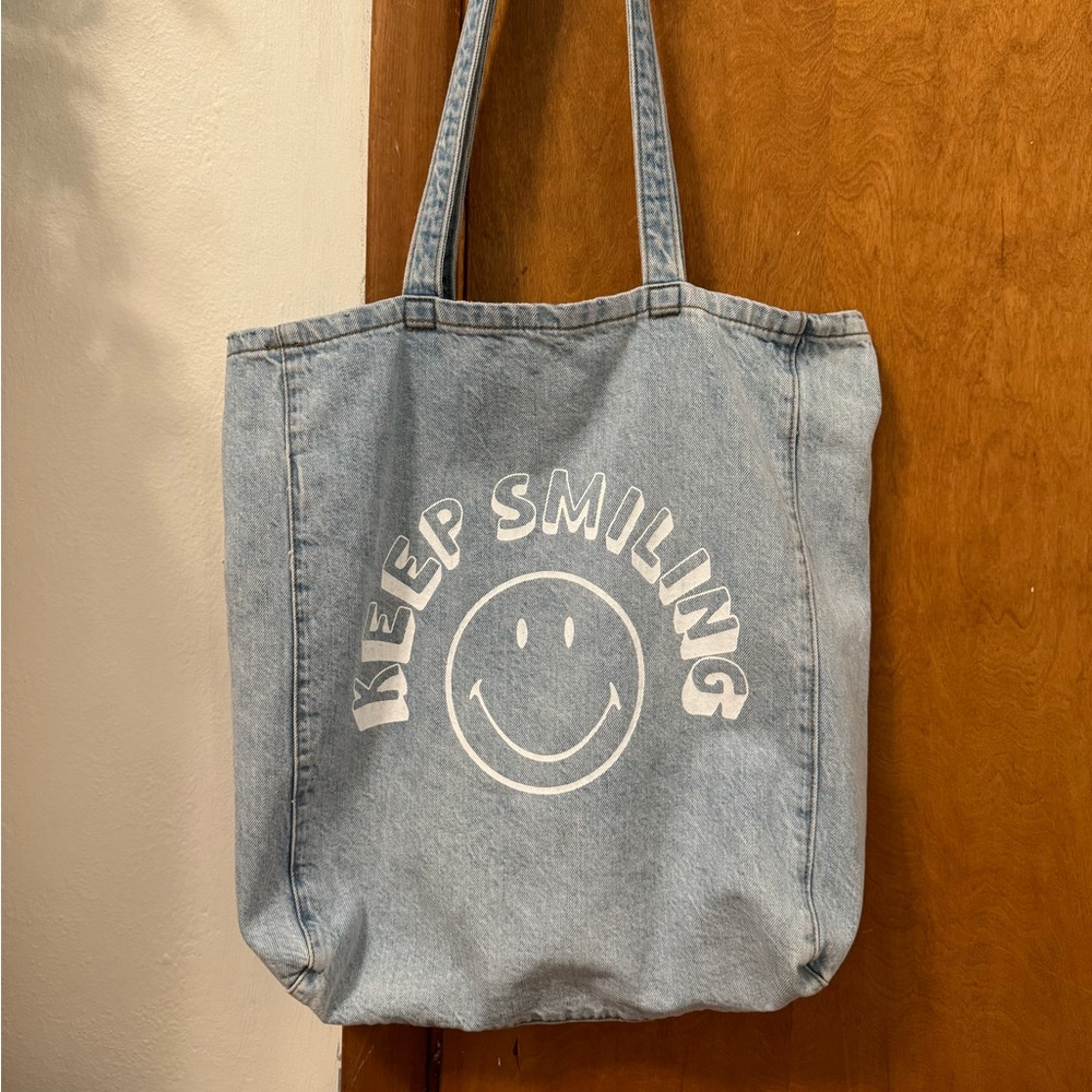 perfect condition “keep smiling” tote bag from american eagle